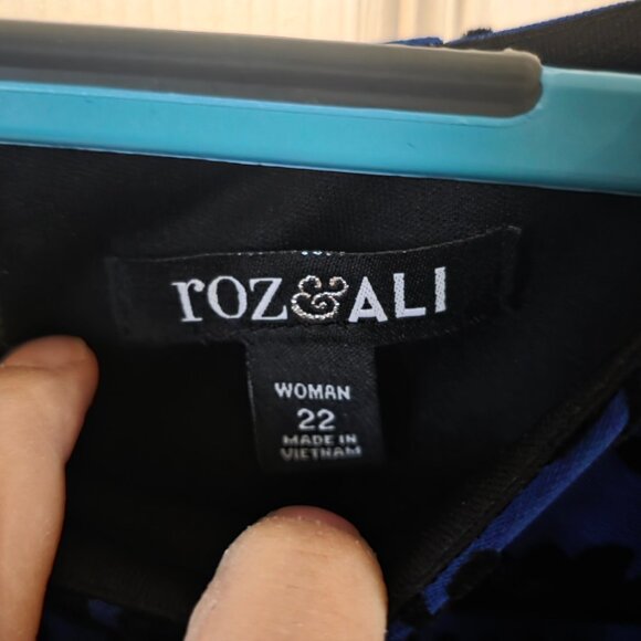 Royal Blue and Black Demask Dress with Pockets, size 22. - Picture 5 of 9